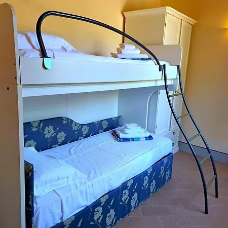 Apartamento Spacious With Shared Pool