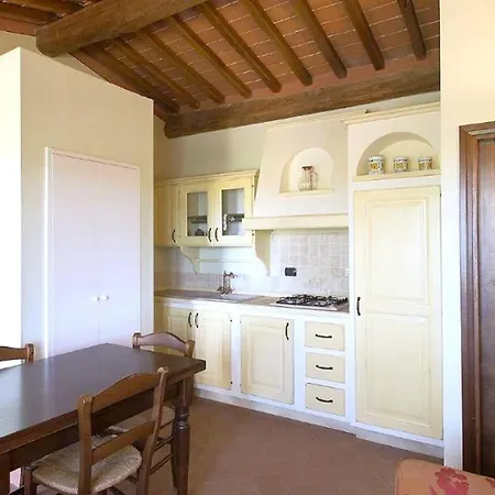 Spacious With Shared Pool شقة *