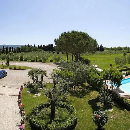 شقة Spacious With Shared Pool *